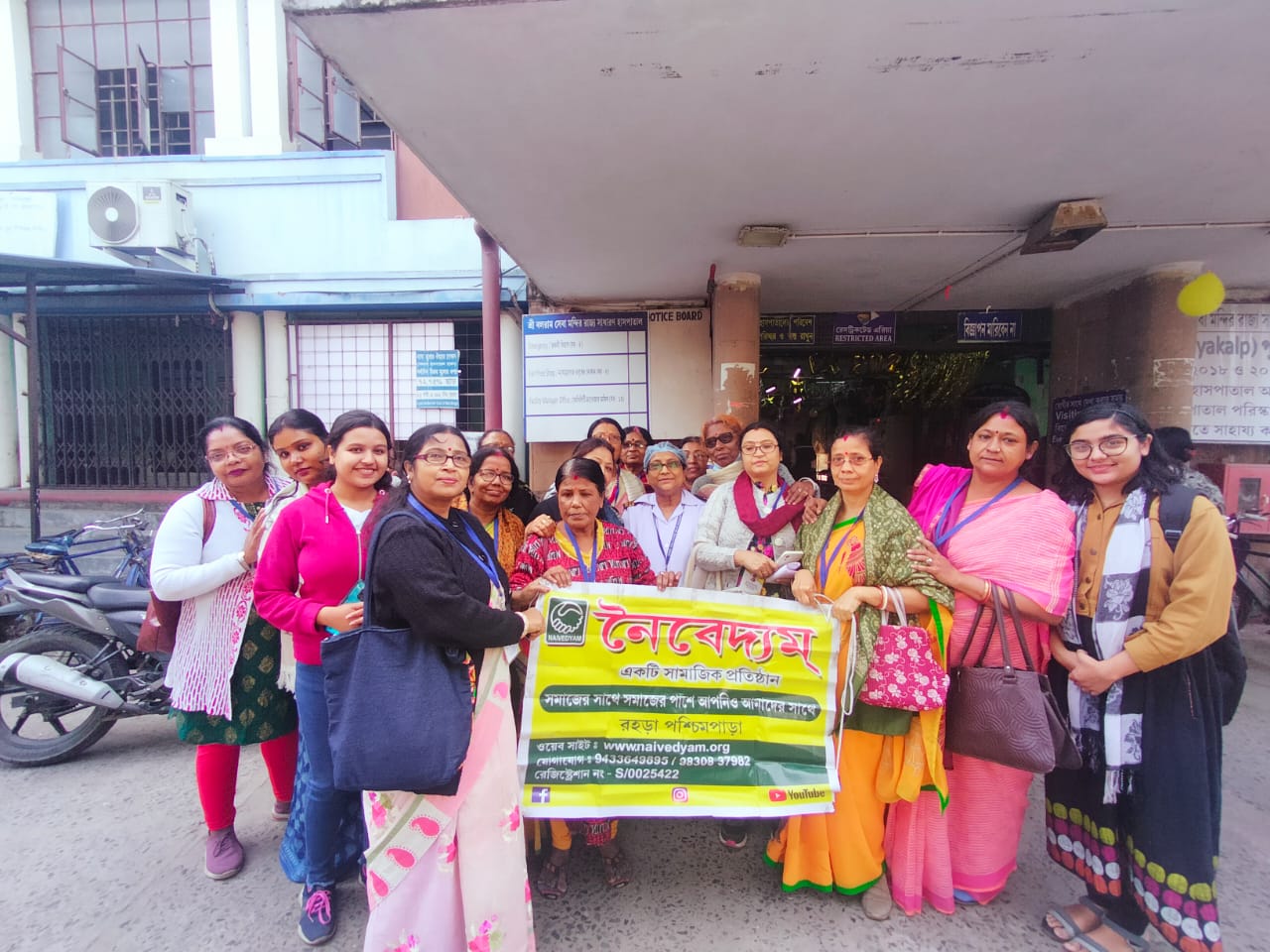 কল্পতরু উৎসবের দিনে খড়দহ বলরাম হাসপাতালে আর্তের সেবায় নৈবেদ্যমের প্রমিলাবৃন্দ – ১লা জানুয়ারি ২০২৫